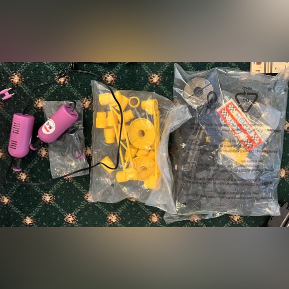 Kids Connection Deluxe Road Race Set Battery Operated Plus Lots Extra Tracks ! - Picture 4 of 5